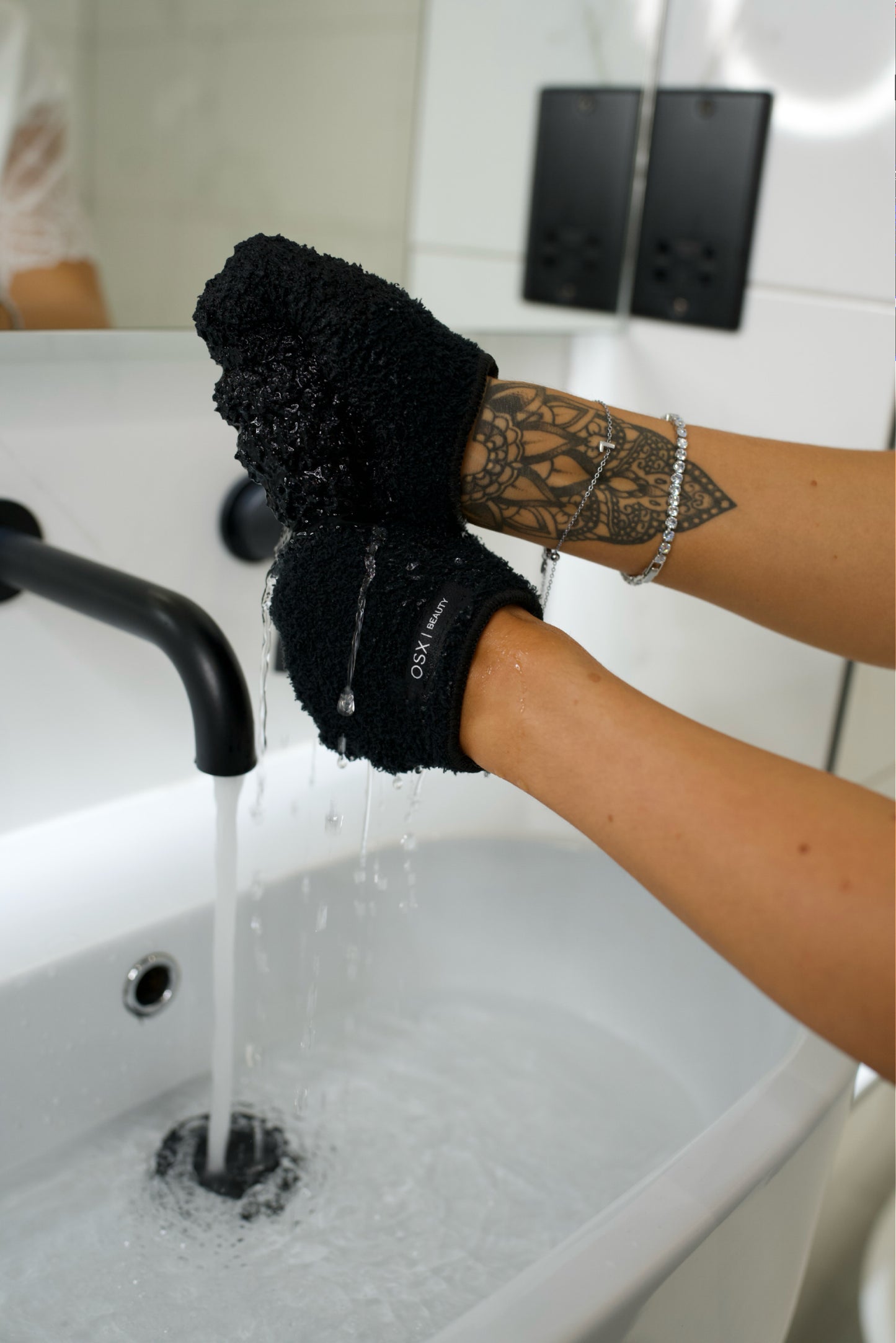 BLACK - HANSIES Makeup Removing Gloves