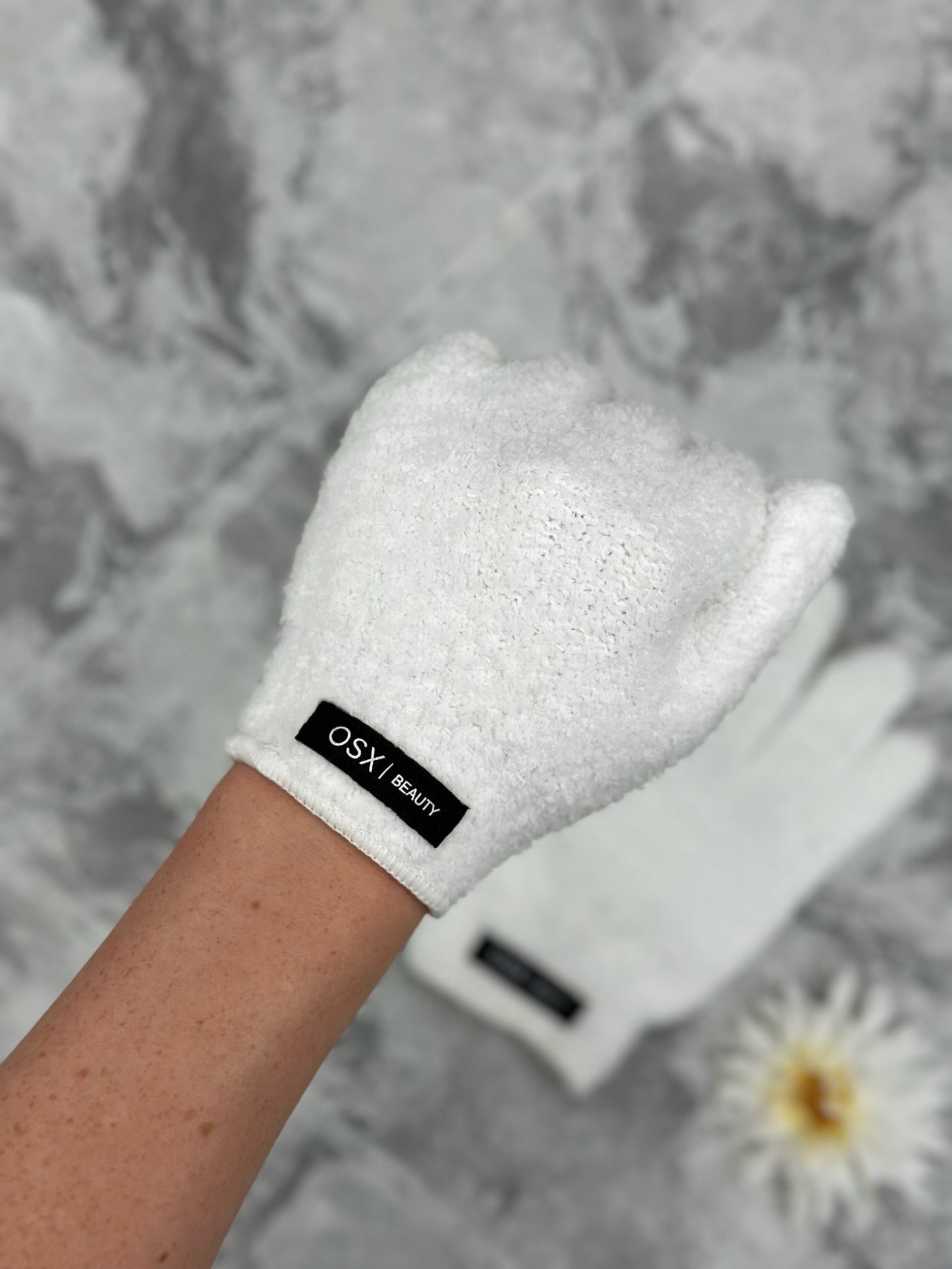 WHITE - HANSIES Makeup Removal Gloves