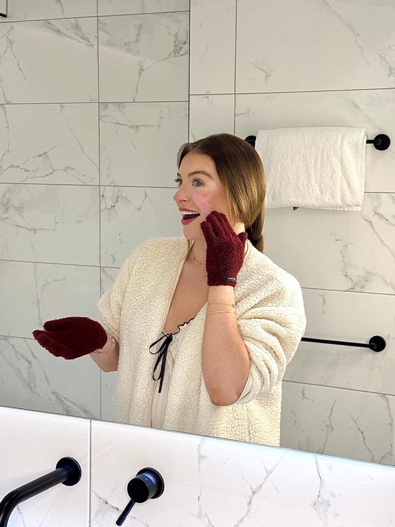 Christmas Exclusive Hansies - Cranberry